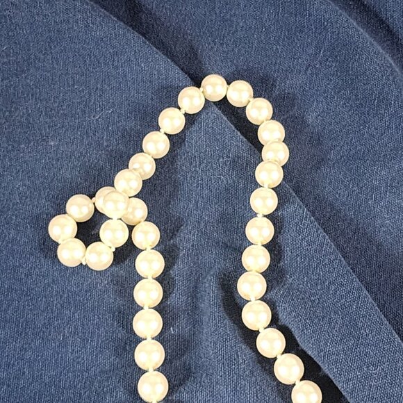 Chico's Extra Long 66" Flapper White Knotted Faux Pearl Unisex Eternity Necklace - Picture 16 of 16